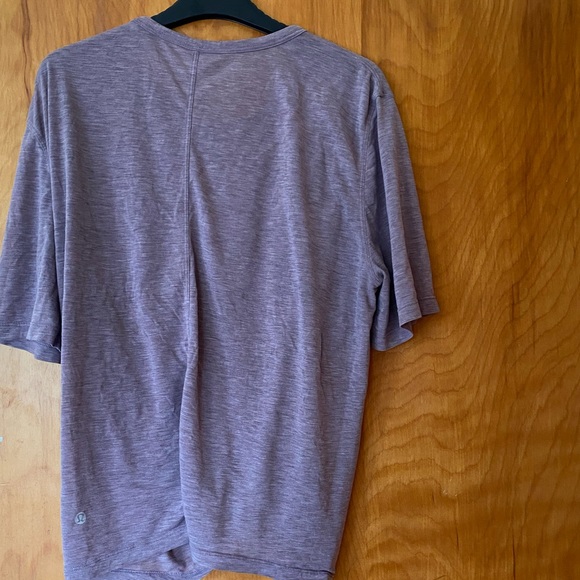 Lululemon T-shirt size 6, fits a small or medium - Picture 3 of 3
